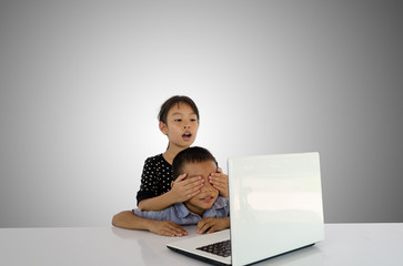 pericoli internet bambini
