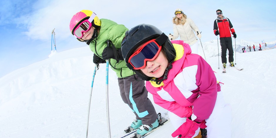 È l'ora dello sci! Cosa serve ai bambini per sciare?